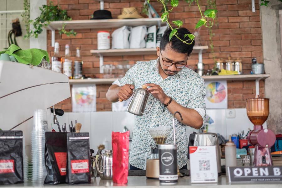 how to open a coffee shop business; coffee shop startup
